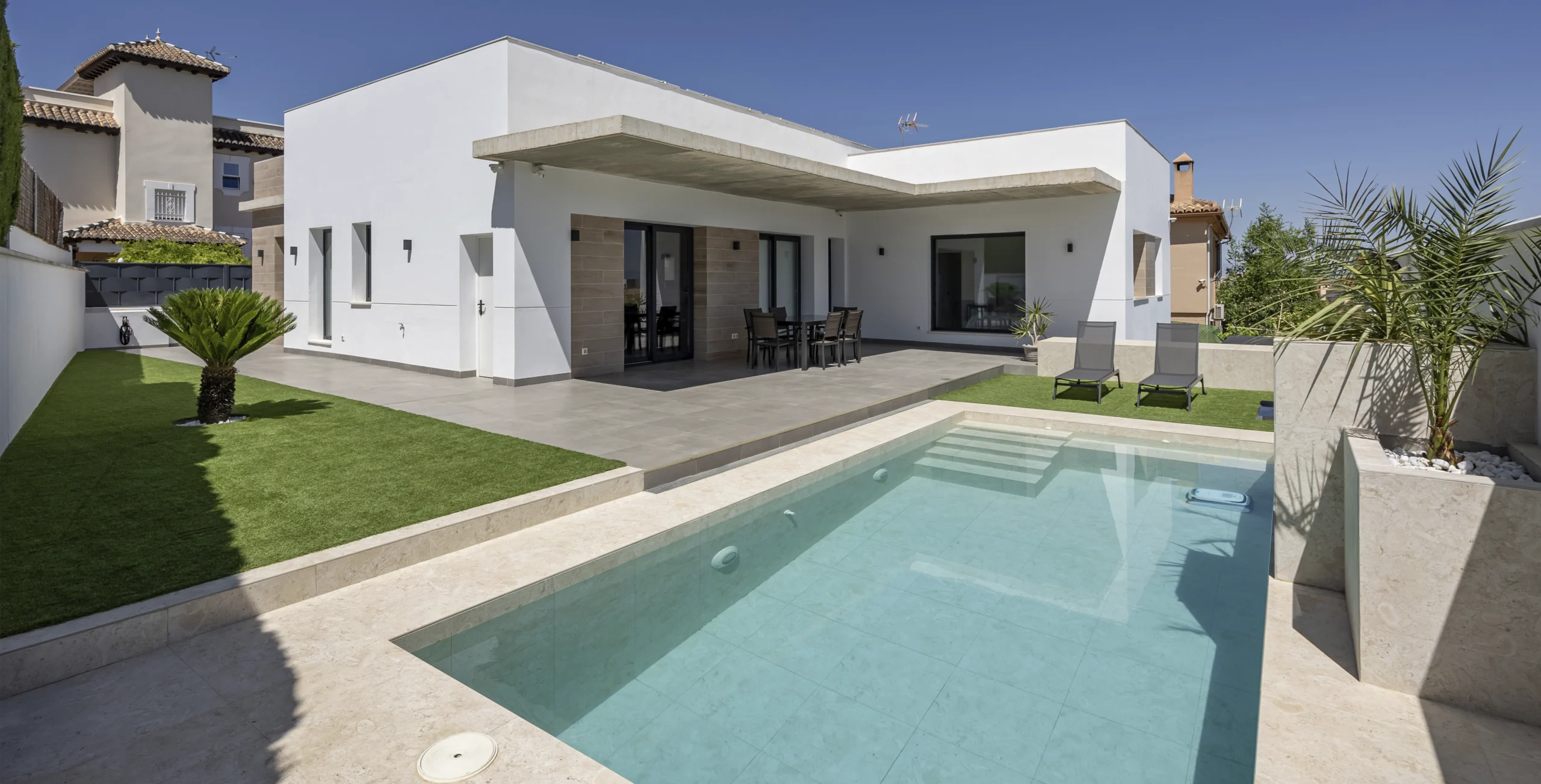 Obra vivienda nueva con piscina